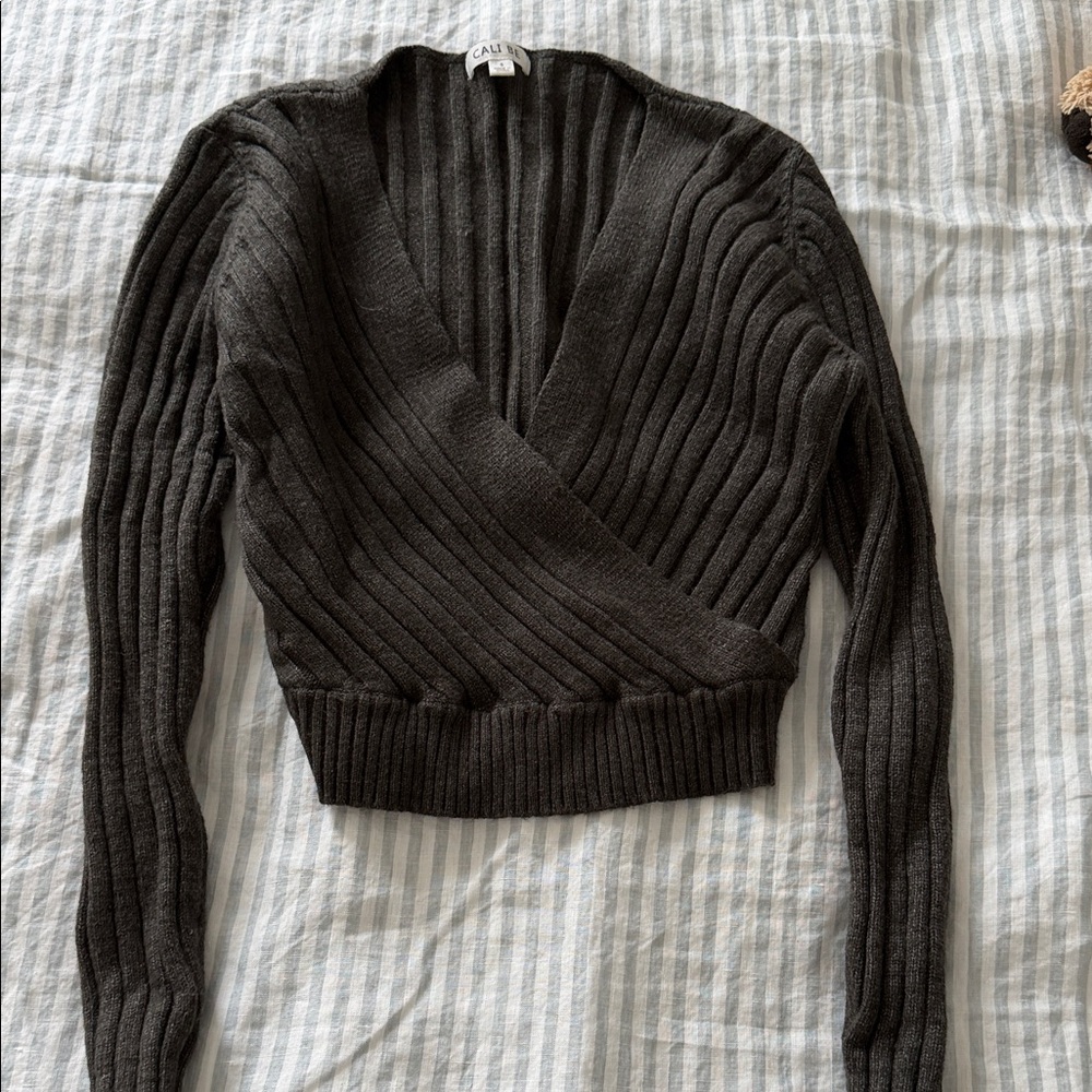 Elegant Women's V-Neck Ribbed Sweater